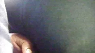 Cette brune est une séductrice expérimentée et fait une pipe fantastique
