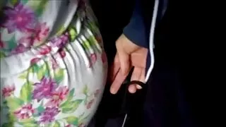 une ado japonaise mignonne et élancée naturelle obtient sa chatte fraîche polie missionnaire
