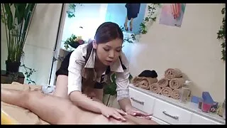 la putain asiatique époustouflante nozomi uehara se fait manger sa douce chatte