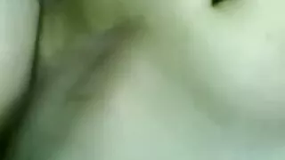 Un petit ami attaché se fait baiser dans l'anus par la salope folle de sexe Daisy Lee
