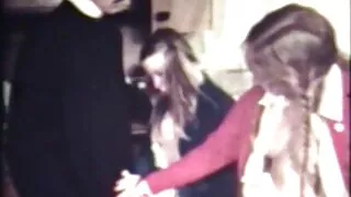 La tentante milf plantureuse Pandora donne une vue rapprochée de sa chatte humide