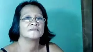 Une blonde aux gros seins veut sentir la langue de l'homme polir son clitoris et sa chatte