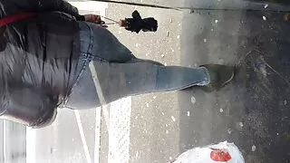 Superbe brune perverse Maki Takei baisée dans la chatte et le cul avec des jouets