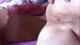 Busty bronze babe se fait baiser la chatte bronzée dans différentes positions