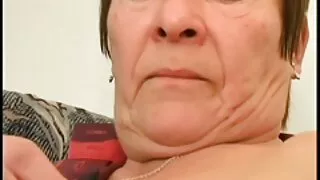 La nympho japonaise insatiable Ami polit la bite dure avec plaisir
