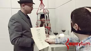 Jennifer potelée est prête pour la corde BDSM
