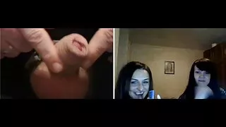Une femme pervertie aime regarder comment un clochard baise son mari