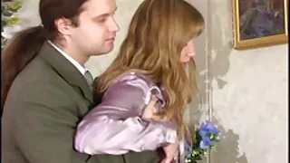 Deux filles captivantes se caressent et baisent les chattes de l'autre