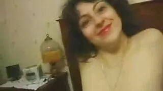 Vagin rasé béant de salope noire bootyful sans vergogne se fait pilonner par un papa blanc