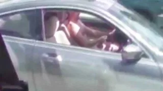 Une fête d'entreprise dans une boîte de nuit se termine par une orgie de sexe en groupe sauvage